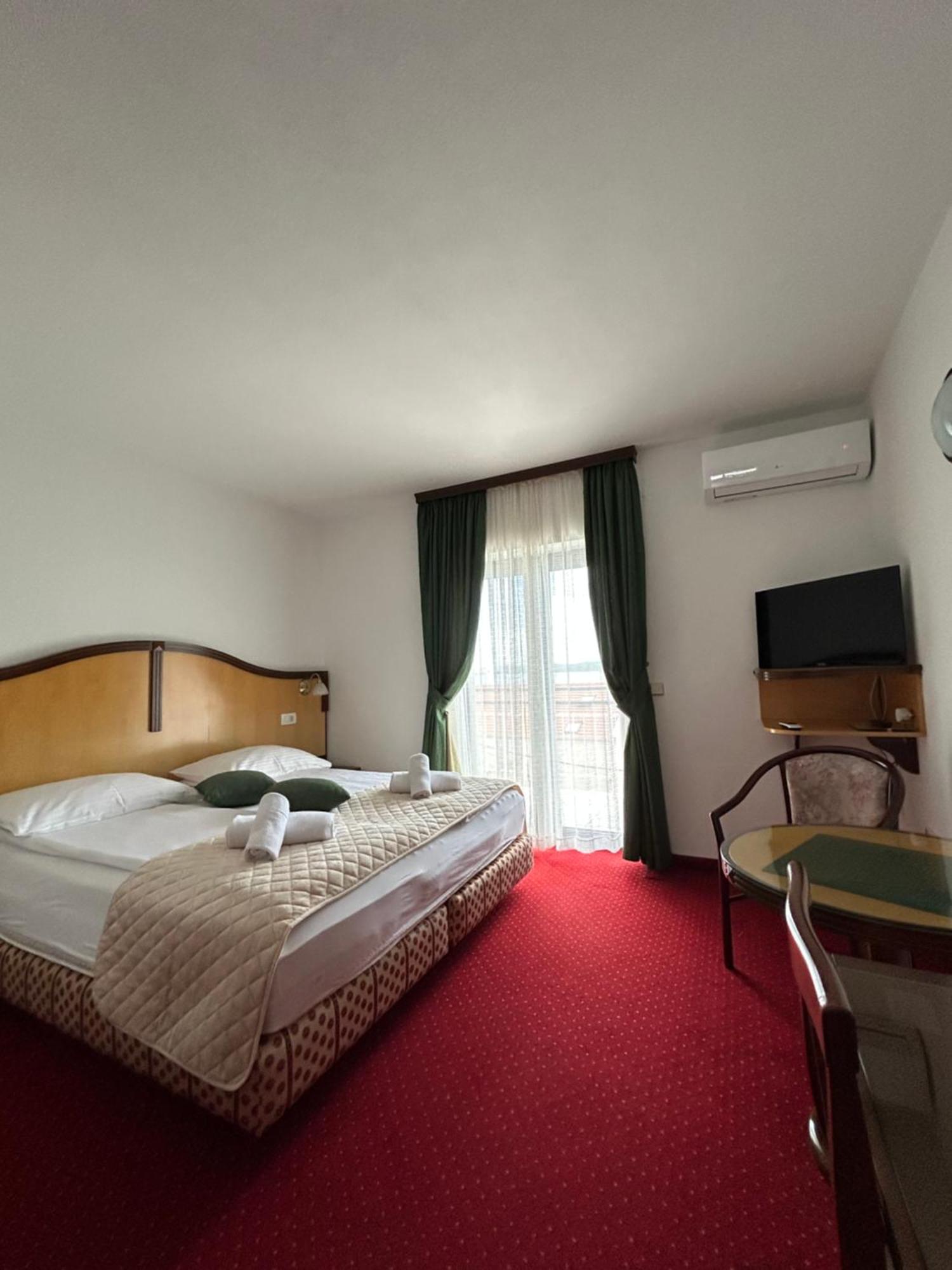 Hotel Bavaria Trogir Donji Seget Exterior foto