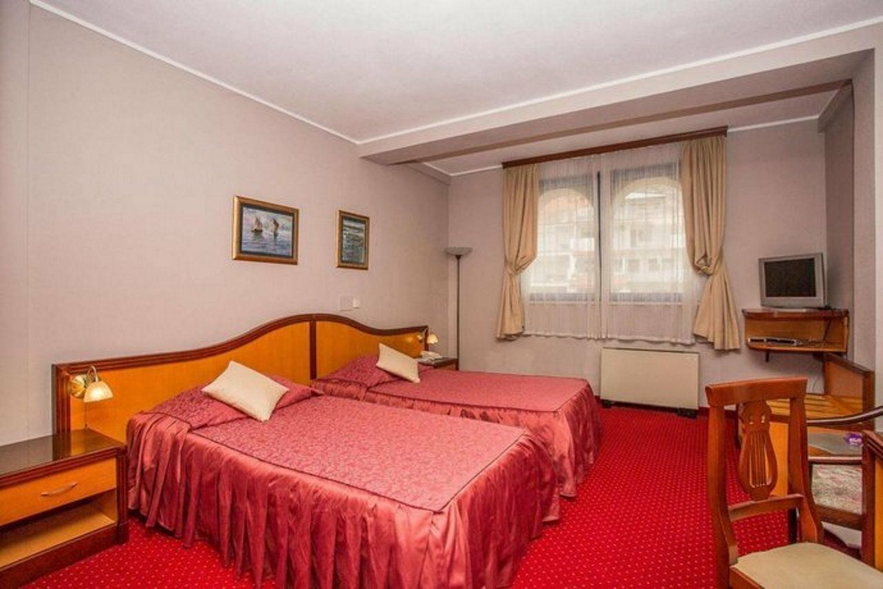 Hotel Bavaria Trogir Donji Seget Exterior foto